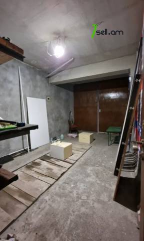 Երկու հարկանի քարե տուն Դավթաշենի 7-րդ փողոցում Դավթաշենում, 300 քմ, 2 սանհանգույց