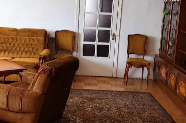 4 սենյականոց բնակարան Դրոյի փողոցում, 117 ք.մ., 2/5 հարկ, կոսմետիկ վերանորոգում, քարե շենք