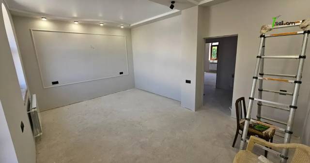 Երեք հարկանի տուն, Դուրյան թաղամաս Ավանում, 1190 քմ, 3+ սանհանգույց, կապիտալ վերանորոգված