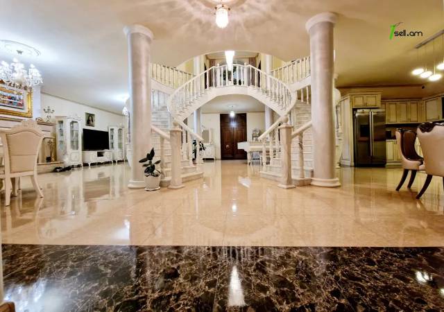 Երկու հարկանի քարե տուն Դավթաշենի 7-րդ փողոցում Դավիթաշենում, 1000 ք.մ., 3+ սանհանգույց