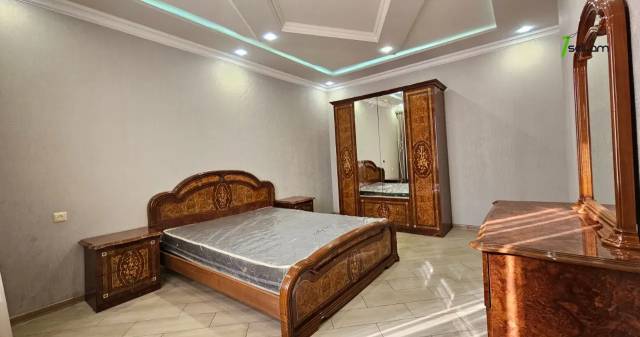 Երկու հարկանի քարե տուն, Գ-1 թաղամաս Աջափնյակում, 880 ք.մ., 2 սանհանգույց, կապիտալ վերանորոգված