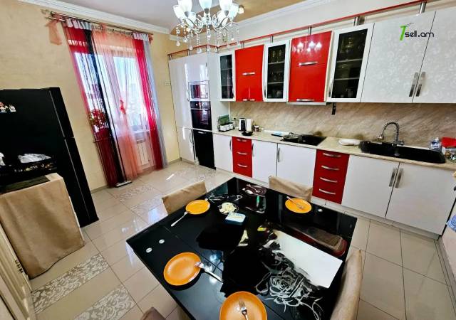 Երկու հարկանի տուն Մհեր Մկրտչյան փողոցում Ավանում, 1080 ք.մ., 3+ սանհանգույց, կապիտալ վերանորոգված