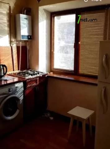 1 սենյականոց բնակարան Արաբկիրում, 30 ք.մ., 2/5 հարկ, եվրովերանորոգված, քարե շենք