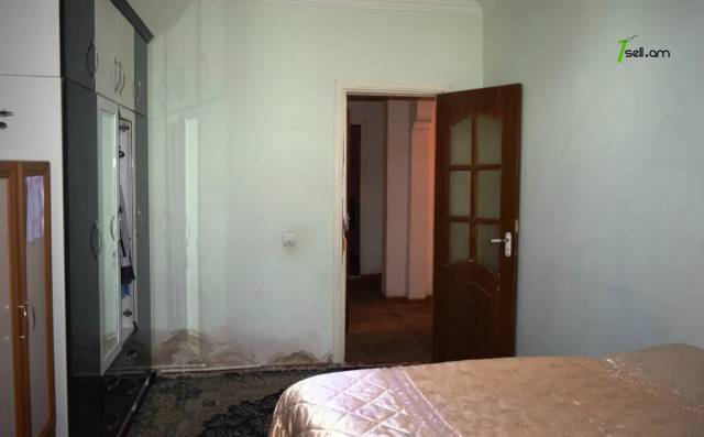 3 սենյականոց բնակարան Եղիշե Չարենցի փողոցում, 84 քմ, 1/4 հարկ, եվրովերանորոգված