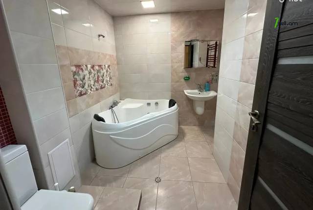 3 սենյականոց բնակարան Կարախանյան փողոցում, 90 ք.մ., 2/9 հարկ, կապիտալ վերանորոգված