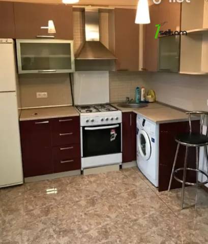 2 սենյականոց բնակարան Աբովյան փողոցում, 41 ք.մ., նախավերջին հարկ, եվրովերանորոգված, քարե շենք
