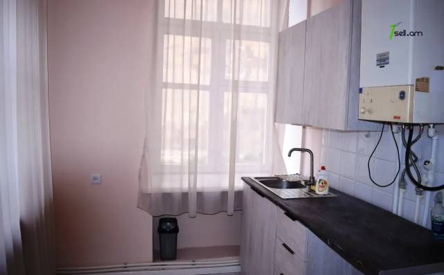 2 սենյականոց բնակարան Մհեր Մկրտչյանի փողոցում, 55 քմ, 1/3 հարկ, բարձր առաստաղներ