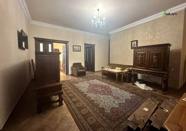 Մեկ հարկանի քարե տուն Բագրևանդի 42-րդ փողոցում Նոր Նորքում, 1100 քմ, 3+ սանհանգույց