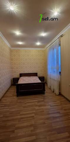 Մեկ հարկանի քարե տուն Աջափնյակում, 500 ք.մ., 3+ սանհանգույց, կապիտալ վերանորոգված