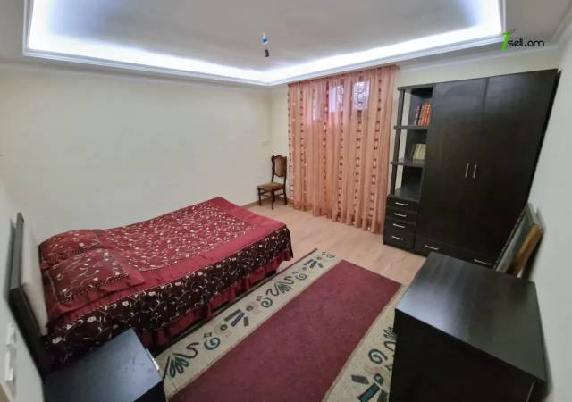 Երկու հարկանի քարե տուն Ժակ Իվ Կուստոյի փողոցում Էրեբունիում, 390 ք.մ., 3+ սանհանգույց