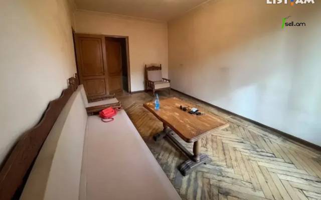 2 սենյականոց բնակարան Վաղարշ Վաղարշյան փողոցում, 58 ք.մ., 3/5 հարկ, կապիտալ վերանորոգված, քարե շենք
