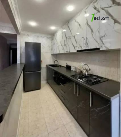 3 սենյականոց բնակարան Նալբանդյան փողոցում, 94 քմ, 2 սանհանգույց, մի քանի պատշգամբ