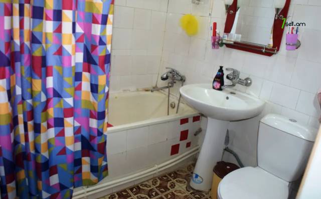 3 սենյականոց բնակարան Շիրակացի փողոցում, 81 ք.մ., 1/3 հարկ, եվրովերանորոգված, քարե շենք