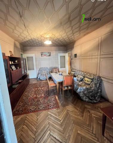 4 սենյականոց բնակարան Դրոյի փողոցում, 125 ք.մ., նախավերջին հարկ, քարե շենք