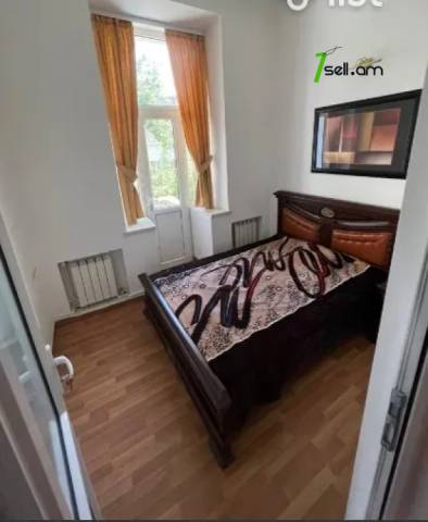 3 սենյականոց բնակարան Աբովյան փողոցում, 72 քմ, 2/4 հարկ, եվրովերանորոգված, քարե շենք