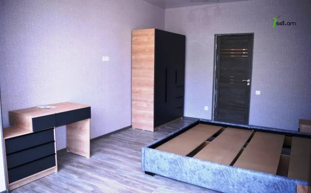 2 սենյականոց բնակարան Շիրակացու փողոցում, 70 քմ, 1/3 հարկ, կապիտալ վերանորոգված, քարե շենք