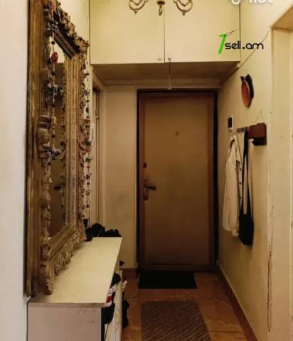 3 սենյականոց բնակարան Նելսոն Ստեփանյան փողոցում, 76 ք.մ., մի քանի պատշգամբ, կոսմետիկ վերանորոգում