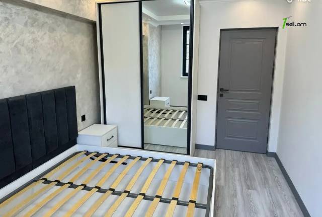 2 սենյականոց բնակարան Ռաֆայել Լեմկինի փողոցում, 42 քմ, 3/9 հարկ, դիզայներական ոճով վերանորոգված