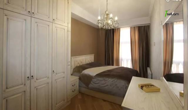 Ընդարձակ 1 սենյականոց բնակարան նորակառույց շենքում Նիկողայոս Ադոնցի փողոցում, 72 ք.մ.