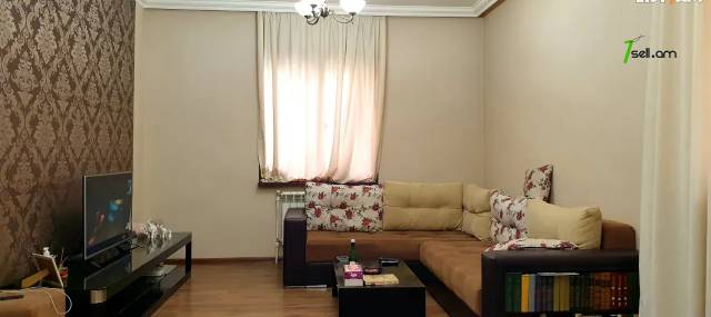 Երկու հարկանի քարե տուն, Սիրող Սրտեր բնակելի թաղամաս Նոր Նորքում, 300 ք.մ., 2 սանհանգույց