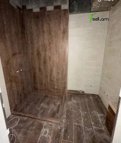 3 սենյականոց բնակարան նորակառույց շենքում Ռոստոմի փողոցում, 76 քմ, 9/15 հարկ, բարձր առաստաղներ