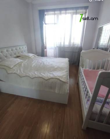 3 սենյականոց բնակարան նորակառույց շենքում Ծարավ աղբյուրի փողոցում, 110 ք.մ., 7/14 հարկ