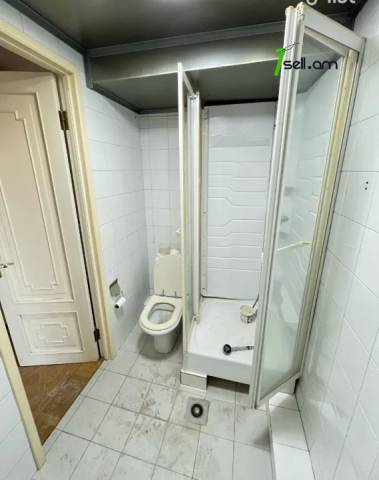 2 սենյականոց բնակարան Արմեն Տիգրանյանի փողոցում, 47 ք.մ., նախավերջին հարկ, քարե շենք