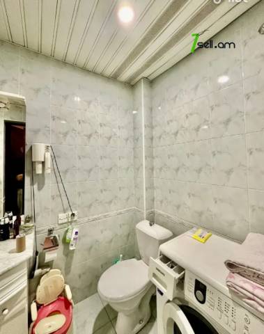 3 սենյականոց բնակարան Սայաթ-Նովայի պողոտայում, 112 քմ, նախավերջին հարկ, եվրովերանորոգված, քարե շենք