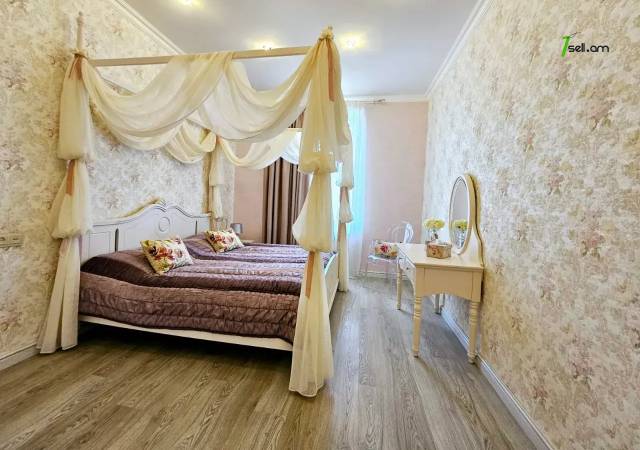 Երկու հարկանի քարե տուն Ամառանոցային փողոցում Ջրվեժում, 2100 քմ, 2 սանհանգույց, կապիտալ վերանորոգված