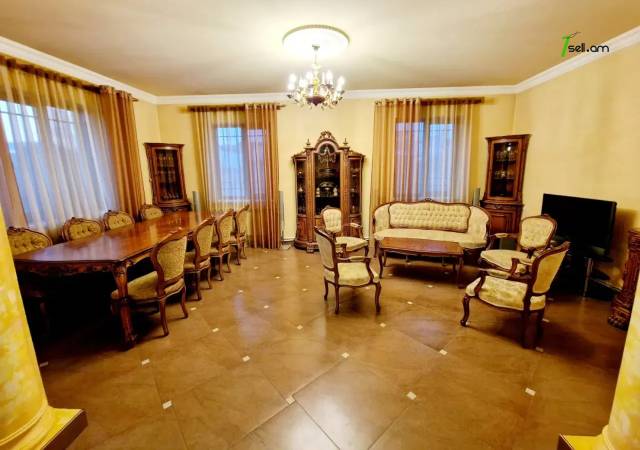 Երկու հարկանի քարե տուն, Դավթաշեն վարչական շրջան Դավիթաշենում, 650 ք.մ., 2 սանհանգույց