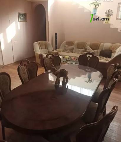 Երեք հարկանի քարե տուն Արաբկիրում, 300 ք.մ., 3+ սանհանգույց, մասնակի վերանորոգում