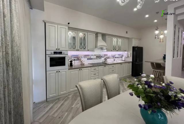 4 սենյականոց բնակարան նորակառույց շենքում Ադոնցի փողոցում, 120 ք.մ., 2 սանհանգույց, բարձր առաստաղներ