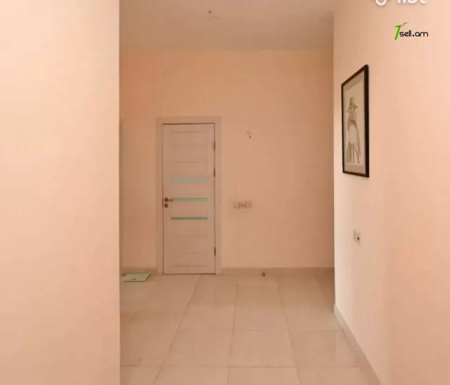 3 սենյականոց բնակարան նորակառույց շենքում Պարույր Սևակի փողոցում, 90 ք.մ., բարձր առաստաղներ