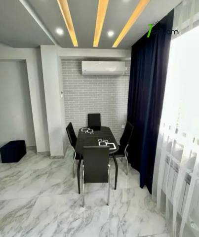 3 սենյականոց բնակարան Եզնիկ Կողբացու փողոցում, 75 ք.մ., 5/9 հարկ, եվրովերանորոգված