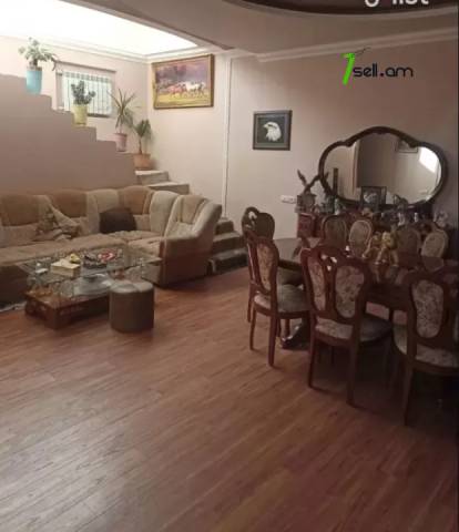 Երեք հարկանի քարե տուն Արաբկիրում, 300 ք.մ., 3+ սանհանգույց, մասնակի վերանորոգում