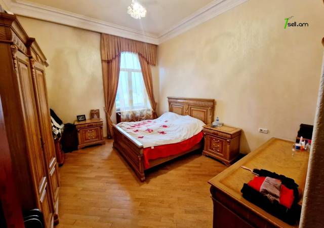 Երկու հարկանի քարե տուն, Դուրյան թաղամաս Ավանում, 2400 ք.մ., 3+ սանհանգույց, մեծ հողամաս