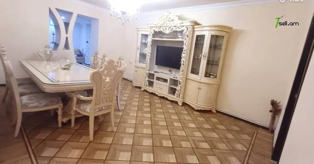 4 սենյականոց բնակարան Աբովյան փողոցում, 115 ք.մ., կապիտալ վերանորոգված, քարե շենք