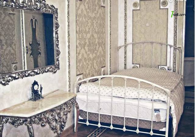 5 սենյականոց բնակարան նորակառույց շենքում Եկմալյան փողոցում, 200 ք.մ., 2 սանհանգույց