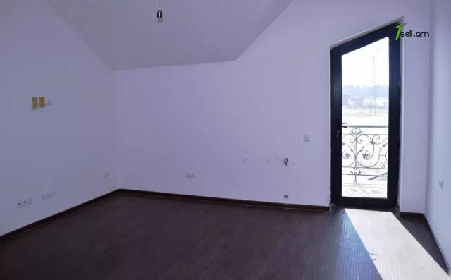 Երկու հարկանի քարե տուն Գյումրիում, 180 ք.մ., 2 սանհանգույց, դիզայներական ոճով վերանորոգված