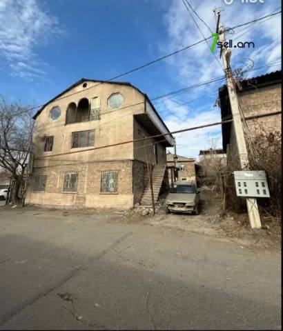 Երկու հարկանի քարե տուն Նոր Արեշի 28-րդ փողոցում Էրեբունիում, 240 ք.մ., 2 սանհանգույց