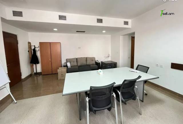 Գրասենյակային տարածք Պարոնյան փողոցում կենտրոնում, 95 ք.մ.