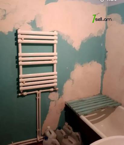 3 սենյականոց բնակարան Ծովակալ Իսակովի պողոտայում, 78 ք.մ., 3/9 հարկ, մի քանի պատշգամբ