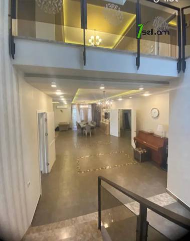 Երեք հարկանի տուն Մարշալ Բաբաջանյան փողոցում Ավանում, 715 քմ, 3+ սանհանգույց