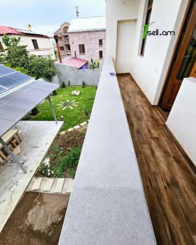 Երեք հարկանի քարե տուն Մելքումովի փողոցում Դավիթաշենում, 600 ք.մ., 3+ սանհանգույց, եվրովերանորոգված