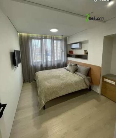 2 սենյականոց բնակարան Եզնիկ Կողբացու փողոցում, 43 ք.մ., դիզայներական ոճով վերանորոգված