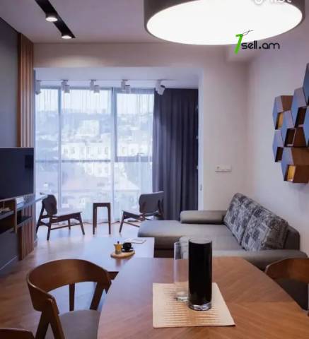 3 սենյականոց բնակարան նորակառույց շենքում Միքայել Նալբանդյանի փողոցում, 78 ք.մ., բարձր առաստաղներ