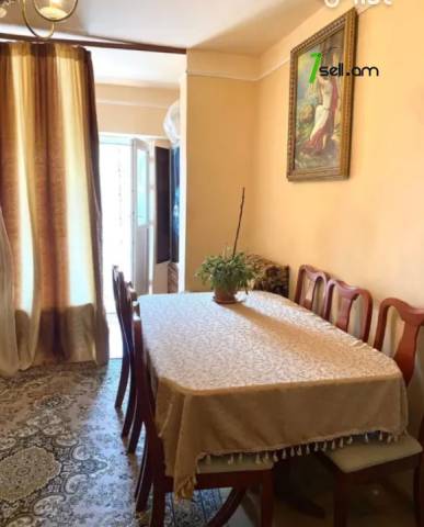 2 սենյականոց բնակարան Զաքարիա Սարկավագի փողոցում, 55 ք.մ., 3/5 հարկ, քարե շենք