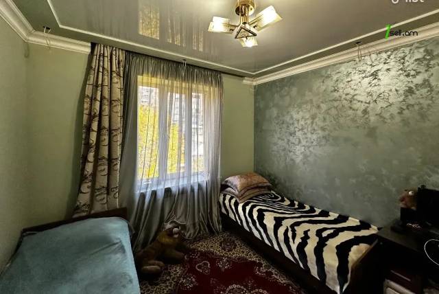 3 սենյականոց բնակարան Դավիթ Մալյան փողոցում, 79 ք.մ., եվրովերանորոգված, քարե շենք