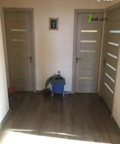 3 սենյականոց բնակարան, Չարենց թաղամաս, 63 քմ, 8/14 հարկ, եվրովերանորոգված