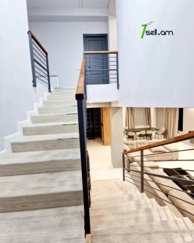 Երկու հարկանի քարե տուն Գոգոլի փողոցում Քանաքեռ Զեյթունում, 650 ք.մ., 3+ սանհանգույց